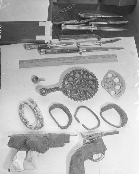 vd854 Gangster, policeman & guns Vintage stocklist