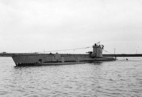 HMS Venturer underway - 18 Aug 1943
