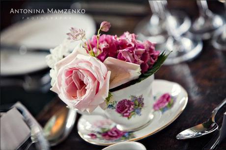 The wedding rings and roses Pink roses in cups and saucers adorable