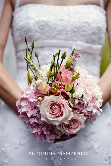 Gemma's bouquet was made by her sister. It's beautiful. Gemma's bouquet was made by her sister. It's beautiful.
