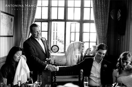 The heartfelt speeches move everyone to tears. A wedding full of memories, I think. The heartfelt speeches move everyone to tears. A wedding full of memories, I think.