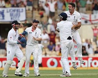 Rain a concern as England aim to take lead in Ashes