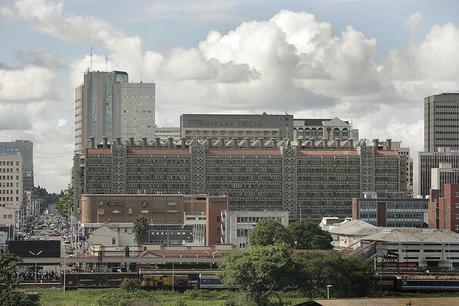 800px-Eastgate_Centre,_Harare,_Zimbabwe The Biomimetic City and Sustainability