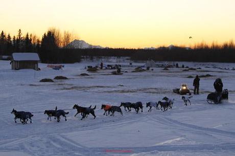 2011 Iditarod: Sebastian Schnuelle Out In Front Through Anvik