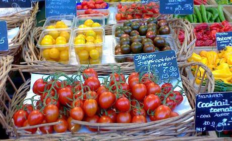 Many different types of tomatoes at the Viktualien Market, Munich / jul.2009
