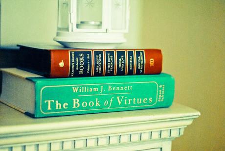 DSC_0578-2 decorating with books.
