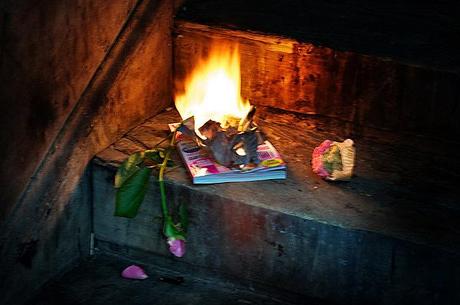 wedding blogs vs magazines in the uk 4 wedding magazines - they burn well