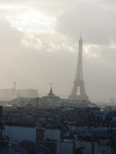 Eiffel tower from Printemps Dept store on bvd Haussmann.
Another... Eiffel tower from Printemps Dept store on bvd Haussmann.
Another...
