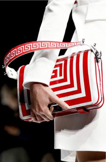 Milan-Fashion-Week-Handbags-Spring-Summer-2011-11