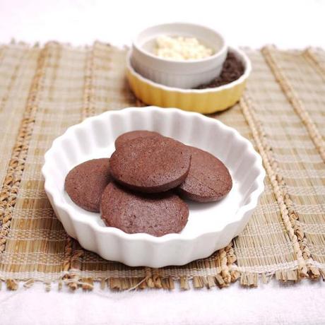 Sleek, glossy Chocolate Cookies
