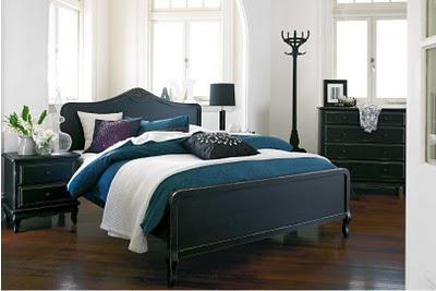 Creating a space with whites/neutrals, and dark accents Creating a space with whites/neutrals, and dark accents