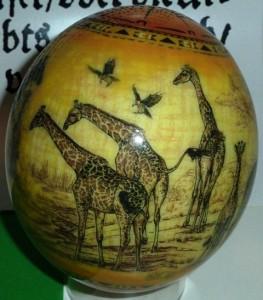 Ostrich Osterei decorated with giraffes