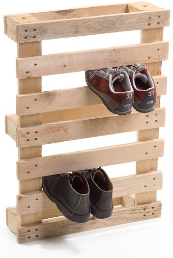 pallet shoe holder Trash to Treasure: Re-Imagining Your Waste {Pallets}