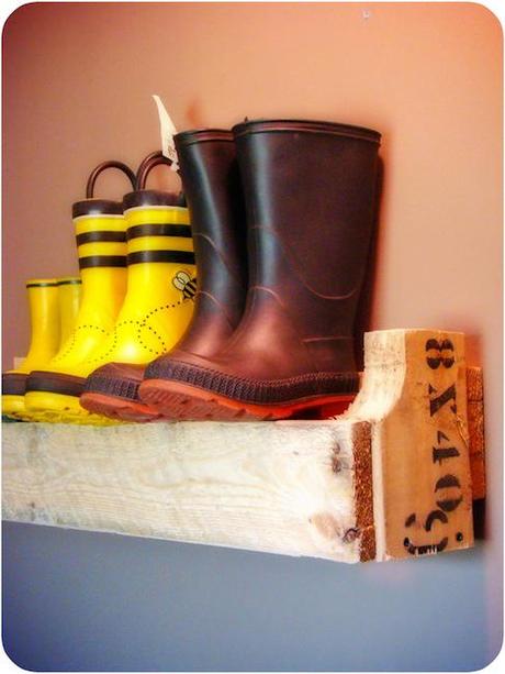 pallet shoe shelf Trash to Treasure: Re-Imagining Your Waste {Pallets}