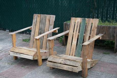 pallet chairs Trash to Treasure: Re-Imagining Your Waste {Pallets}