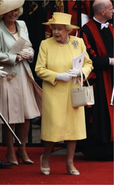 0429-9-queen-elizabeth-royal-wedding-yellow-suit_fa