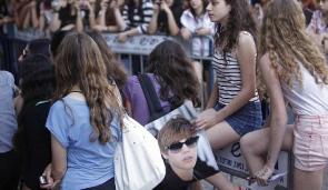 Justin’s Fans outside Tel Aviv hotel