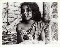 TIME FOR A GOOD MOVIE - AN INDIAN CLASSIC FROM THE 50s: PATHER PANCHALI (SONG OF THE LITTLE ROAD)