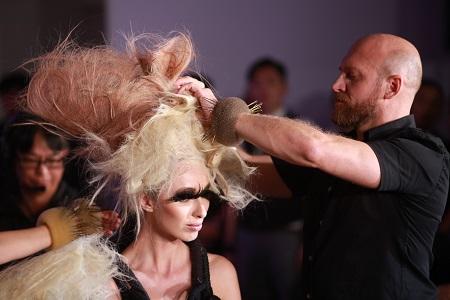 L’Oréal Professionnel innovates - Color Reinvention Hair Show 2014 - Darren 