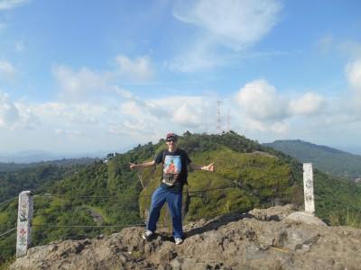 Backpacking in El Salvador: Puerta Del Diablo (Devil’s Gate) Enjoying the freedom and views from Puerta del Diablo, El Salvador