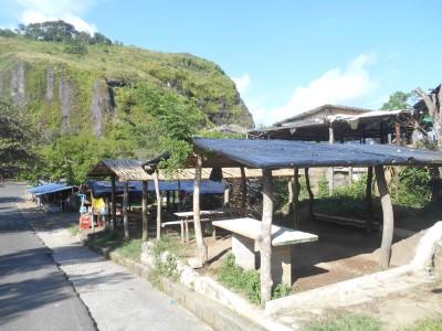 Backpacking in El Salvador: Puerta Del Diablo (Devil’s Gate) Restaurants at Puerta del Diablo