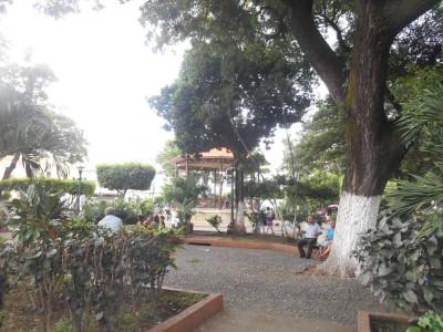 Backpacking in El Salvador: Top 10 Sights in Santa Ana Parque Libertad/Freedom Square