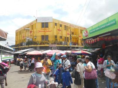 Backpacking in El Salvador: Top 10 Sights in Santa Ana Mercado Colon - crazy market area.