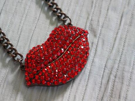 Le Chateau lips bling necklace