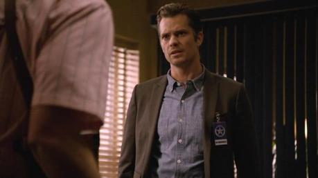 Justified – Raylan’s Gray Suit Coat and Jeans Raylan spends another rough day in the office.