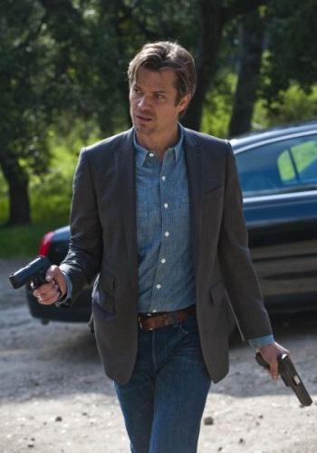 Justified – Raylan’s Gray Suit Coat and Jeans Maybe you're the sort of guy who doesn't care for cowboy hats. No worries - Raylan's look is still applicable.
