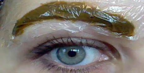 How to Dye Your Eyebrows Naturally With Henna How to Dye Your Eyebrows Naturally With Henna