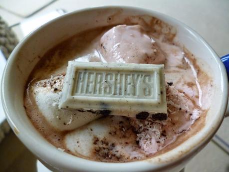 Hersheys Hot Chocolate Cookies and Cream Bar