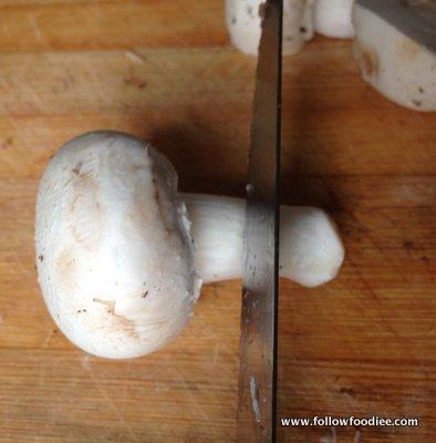 HOW TO CLEAN AND CUT MUSHROOMS