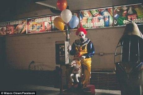 Evil clowns plague California valley after dark evil clown1