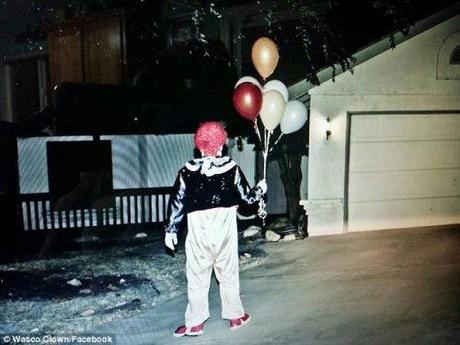 Evil clowns plague California valley after dark evil clown3