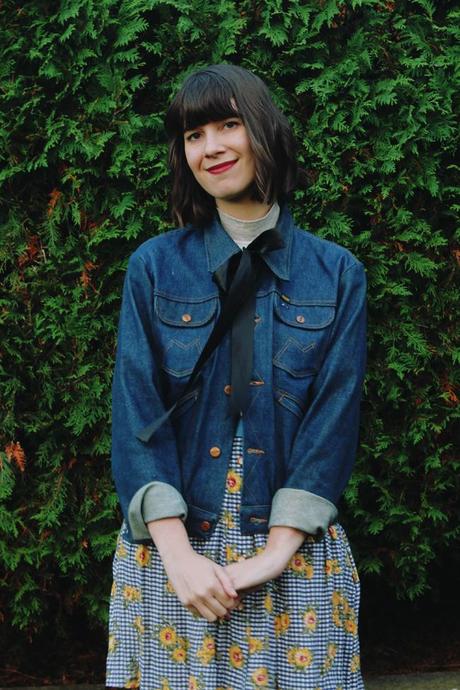 STYLING DENIM JACKETS FOR FALL fight-for-flight-vintage-etsy-sunflower-dress