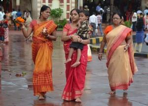 Local Pilgrims Local Pilgrims, Dakshineswar Kali Temple, Hooghly River, Kolkata