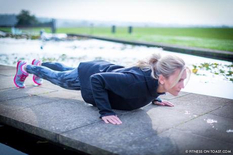 MY 5 REASONS TO PRESS UP !!! Fitness On Toast Faya Blog Girl Sport Press Up Push Workout Chest Ab Core Bodyweight Routine Why To The Grove Watford Hotel London low