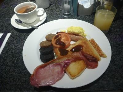 Staying in the World Famous Europa Hotel in Belfast, Northern Ireland Pot of Irish tea with my Ulster Fry!