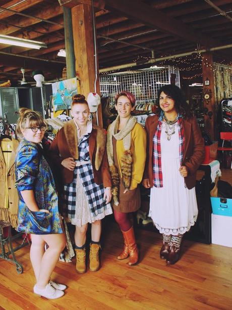 BEEHIVE CHICAGO VINTAGE COLLECTIVE Beehive-Chicago-Vintage-Collective-1