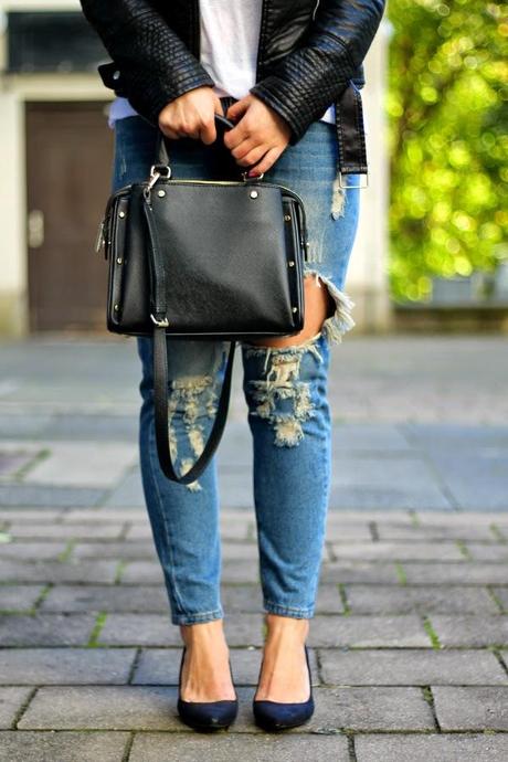 Timeless staples fashion blogger, beauty, basics, iheartblack, fashion staples, fall, timeless, outfit, nude pumps, minimalist, berlin, ripped jeans, lookbookstore, fedora, black, white, timeless
