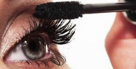 Piling Too Many Coats on the Lashes Piling Too Many Coats on the Lashes