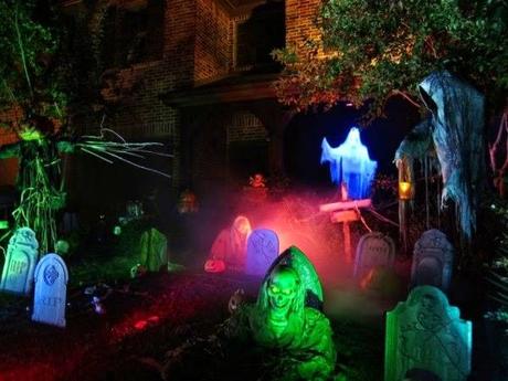 Tips on How to Entertain Guests on Halloween