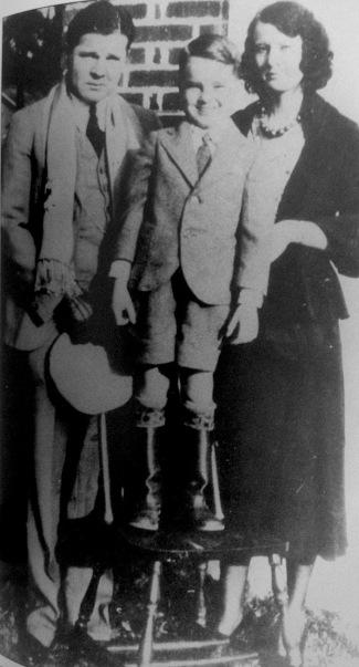 “Pretty Boy” Floyd’s Death in Public Enemies In 1931, law enforcement officers in Missouri, Oklahoma, and Ohio were tearing the country apart looking for Floyd, unaware that he, his son, and his wife were living quietly in Tulsa.