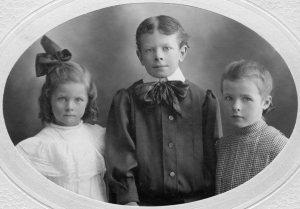 The Pauling children, 1908.