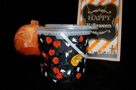 DIY Halloween treat bucket!