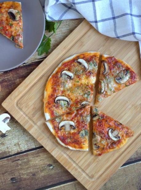 Mushroom & Blue Cheese Stovetop Pizza.  The perfect solution to homemade pizza in a hurry. | thecookspyjamas.com