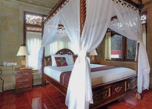Ubud’s Best Resorts and Spas (Bali) Teak Bedrooms, Top 10 Ubud Resorts, Spas. Bali Hotels