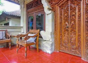 Ubud’s Best Resorts and Spas (Bali) Hardwood decoration, Top 10 Ubud Resorts, Spas. Bali Hotels