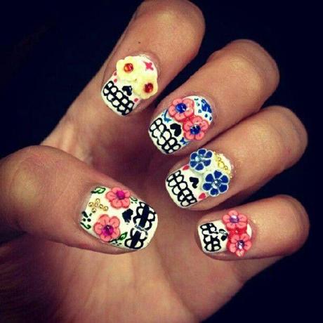 HALLOWEEN NAIL ART Mexican sugar skull nails.